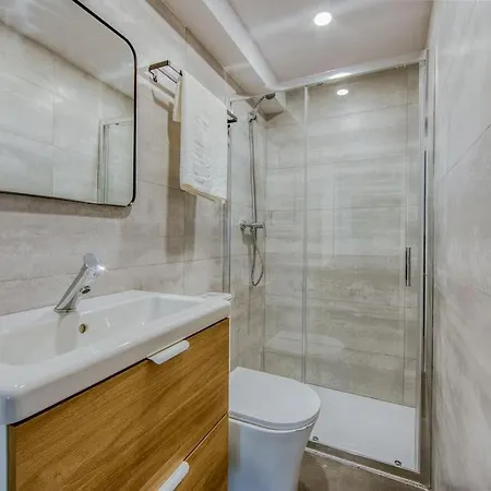 R2r - Con Vistas Y 3 Banos - 642a Apartman *